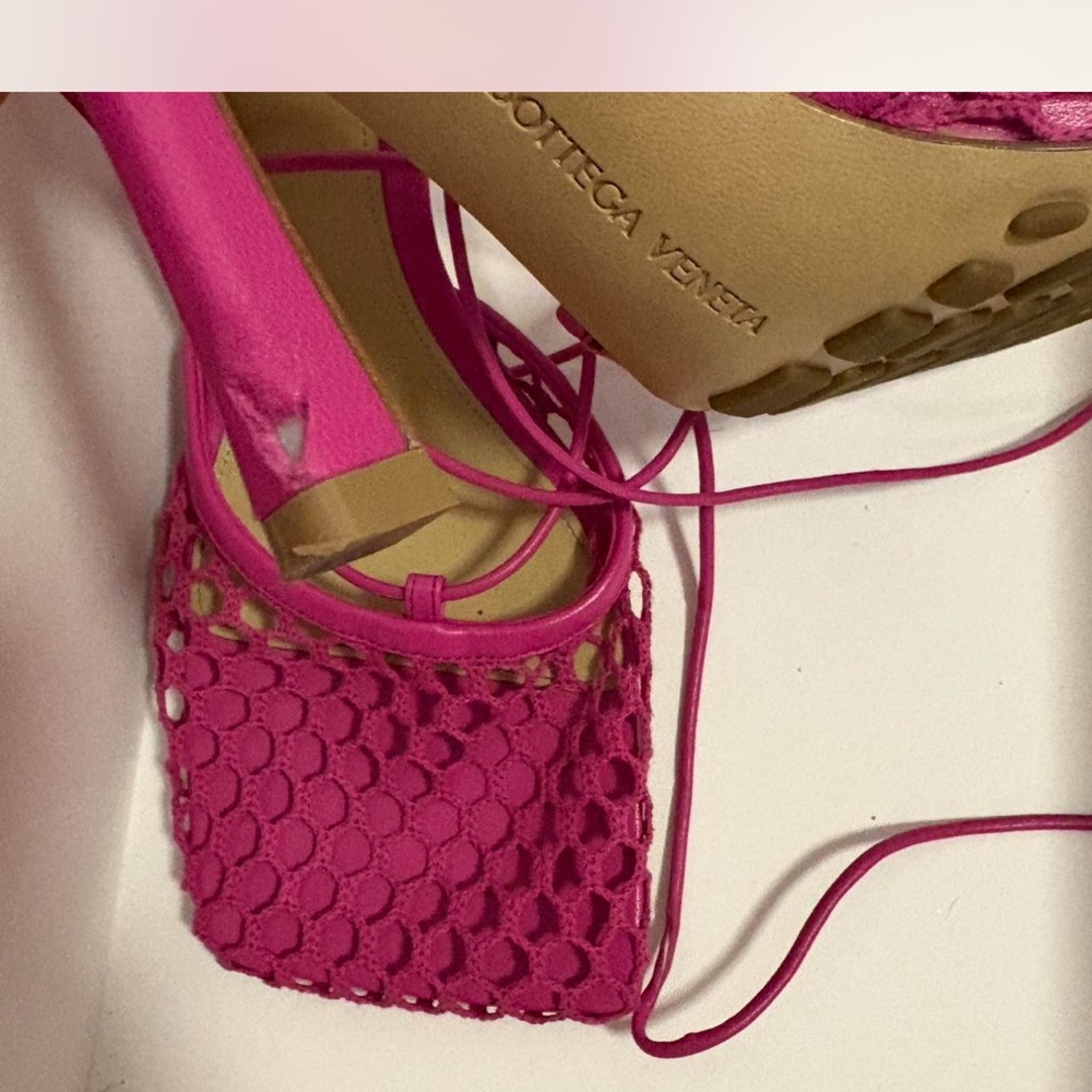 Bottega Veneta Fuchsia mesh heels - Picture 5 of 5
